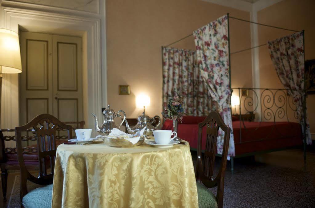 Bed and Breakfast Palazzo Tucci Residenza D'Epoca Lucca Exterior foto